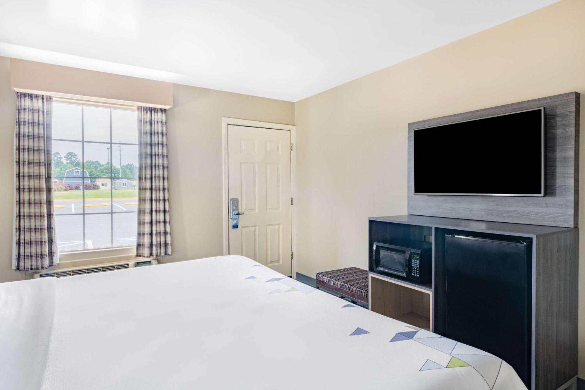 Baymont By Wyndham Commerce Ga Near Tanger Outlets Mall Eksteriør bilde