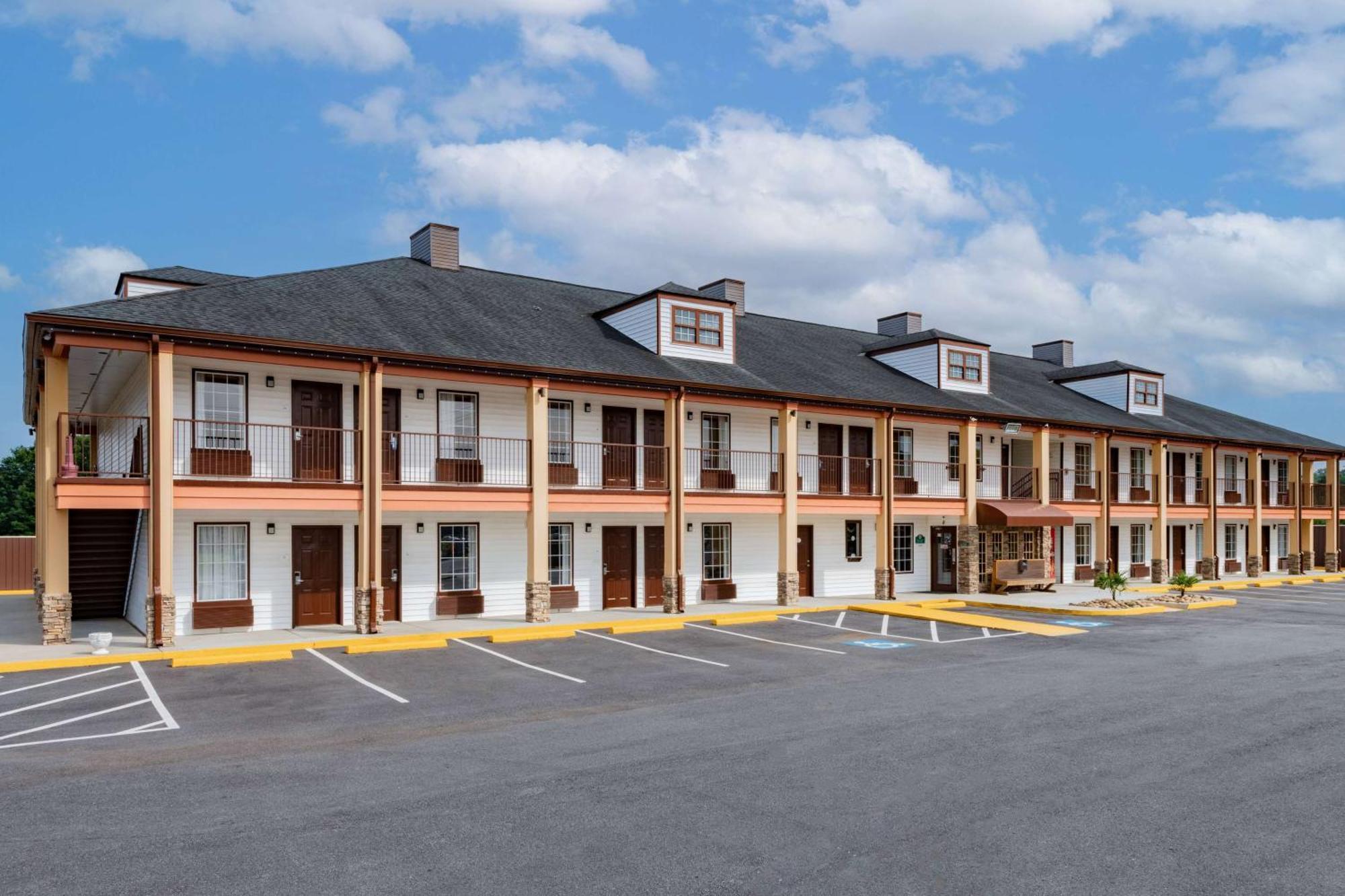Baymont By Wyndham Commerce Ga Near Tanger Outlets Mall Eksteriør bilde