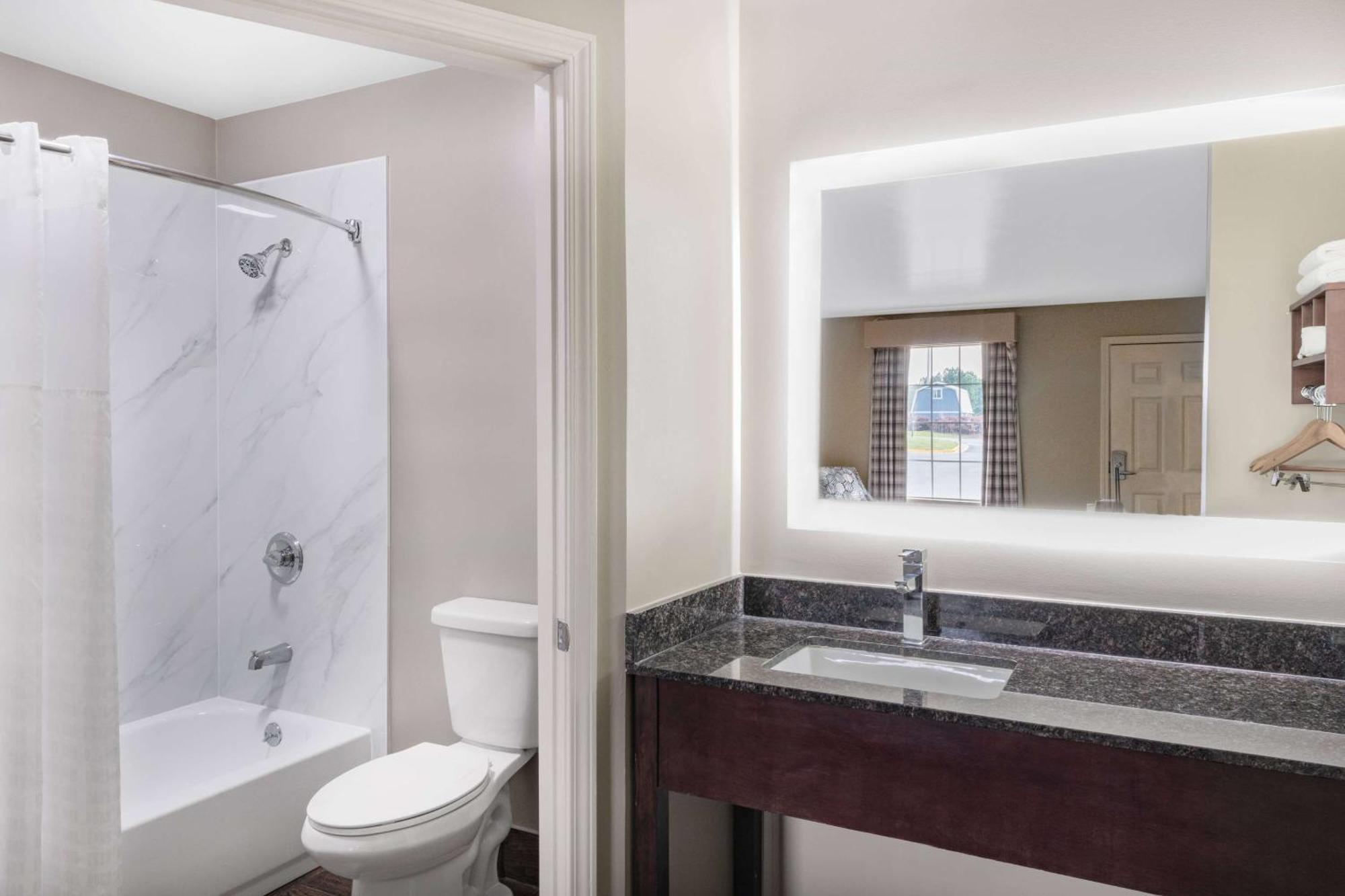 Baymont By Wyndham Commerce Ga Near Tanger Outlets Mall Eksteriør bilde