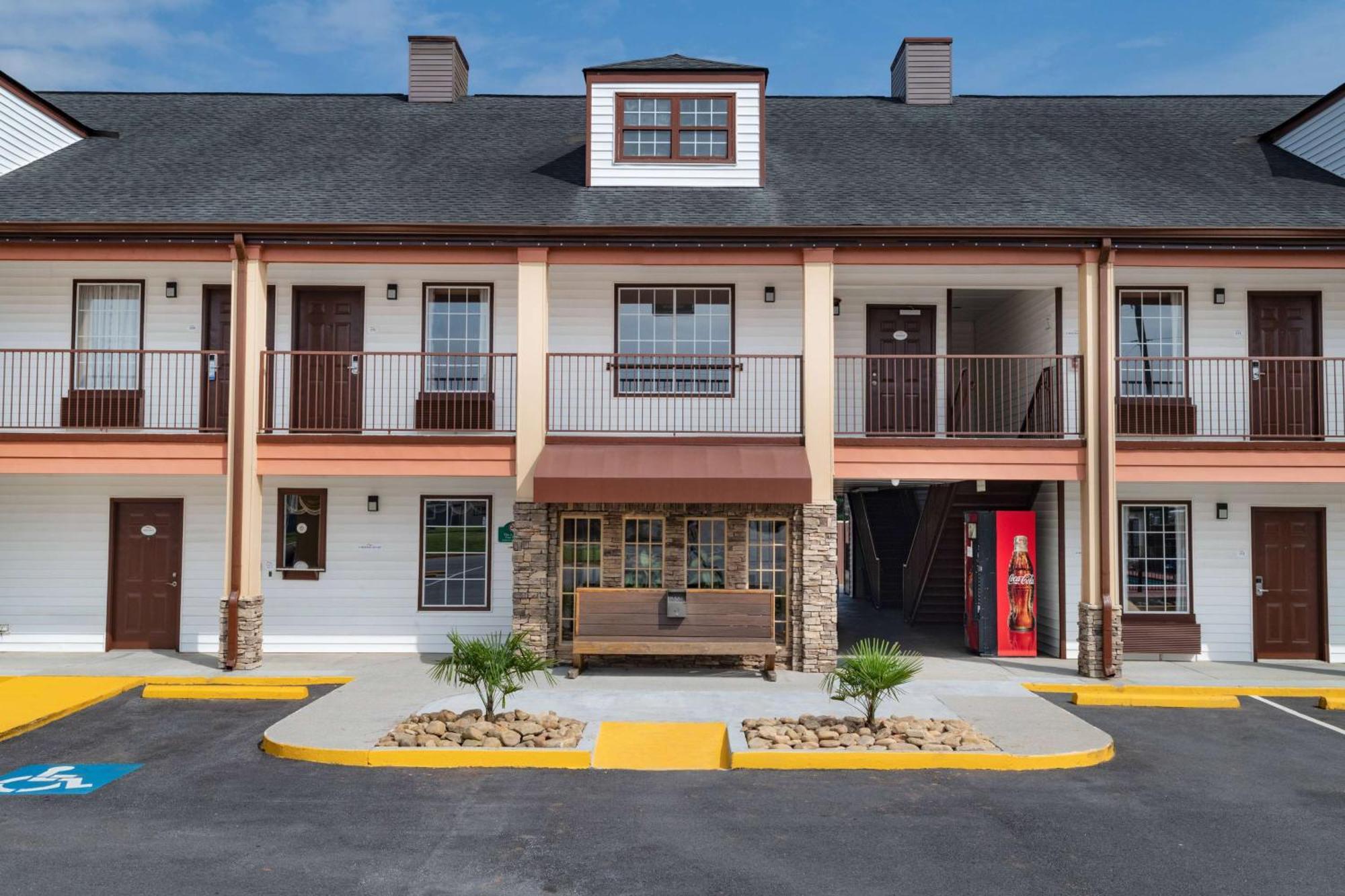 Baymont By Wyndham Commerce Ga Near Tanger Outlets Mall Eksteriør bilde