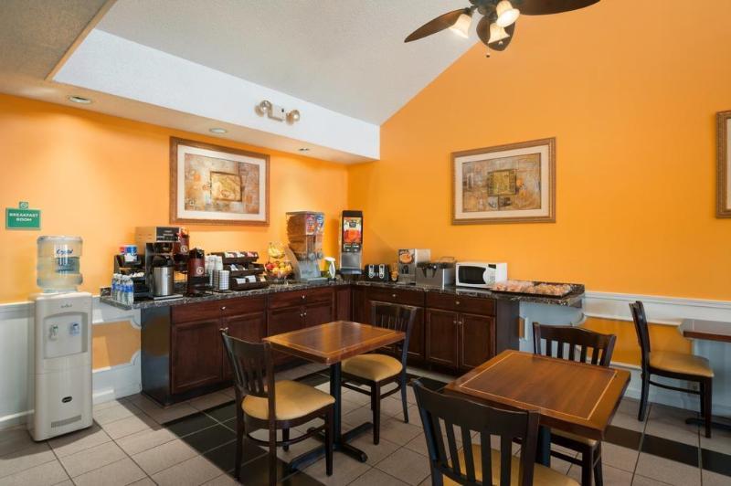 Baymont By Wyndham Commerce Ga Near Tanger Outlets Mall Eksteriør bilde